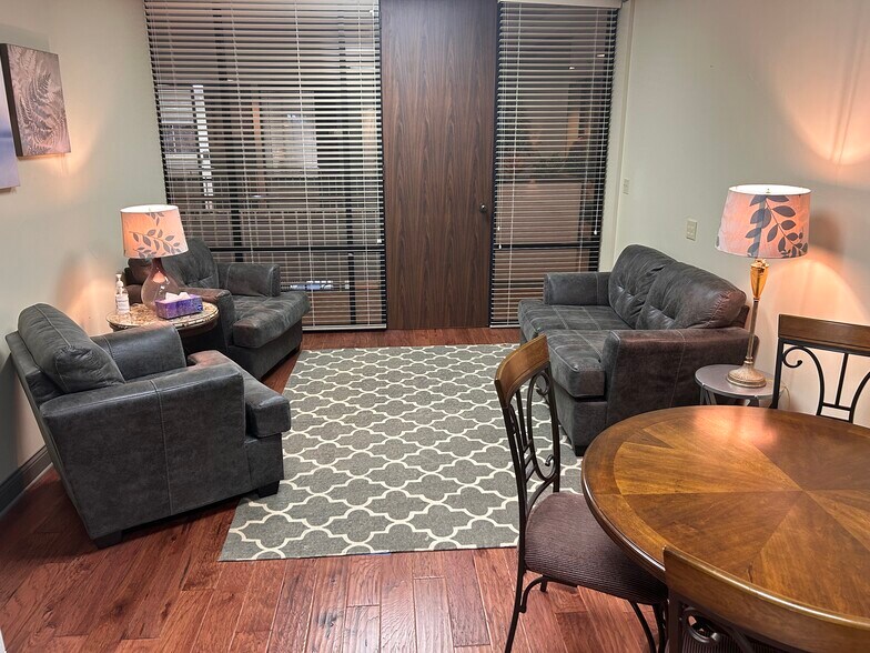 More Photos Of 222 Sidney Baker St S, Kerrville Office For Sale