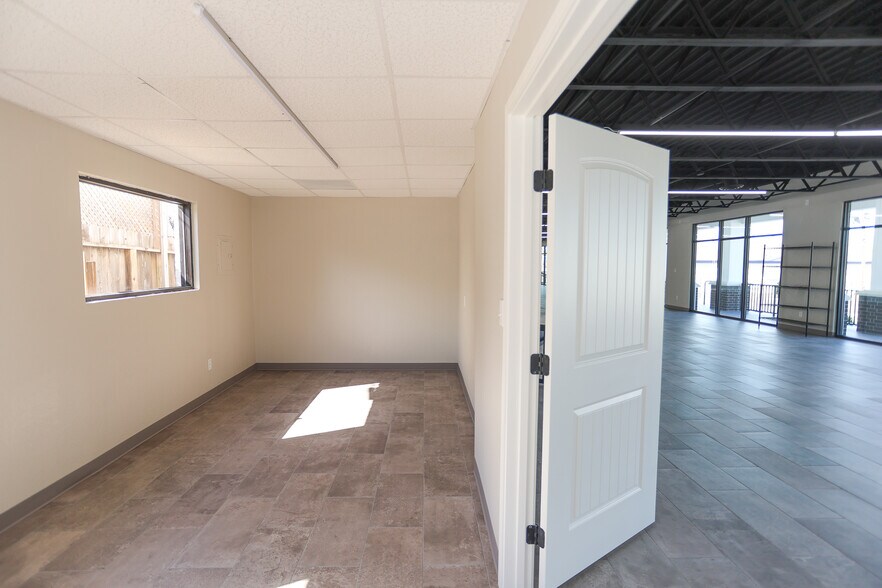 More Photos Of 2121 Timber Lane St, Conroe Storefront Retail Office For Sale