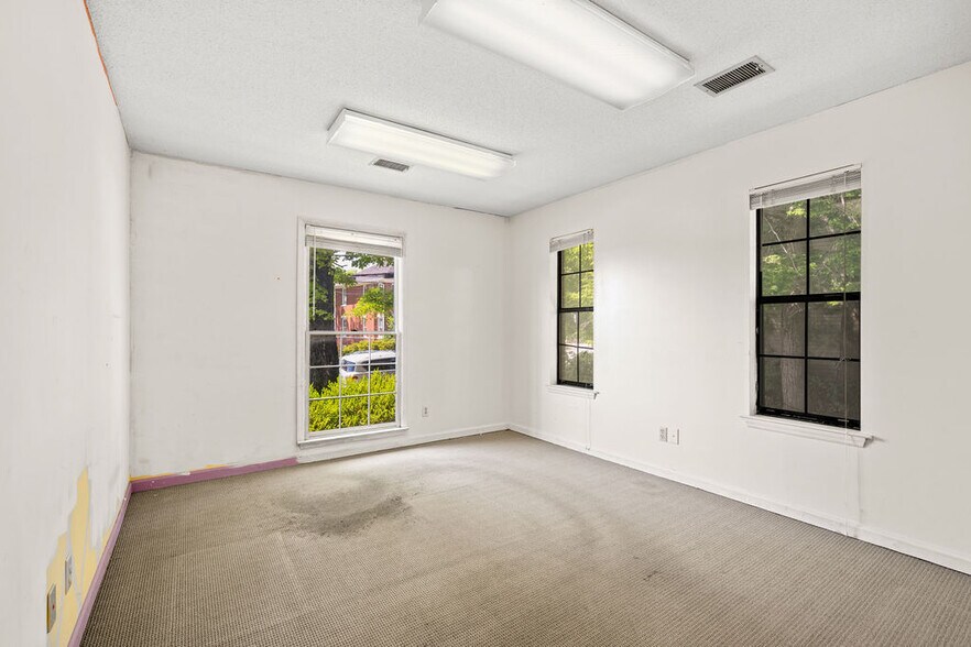 More Photos Of 300 Forest Ave, Chattanooga Office For Sale