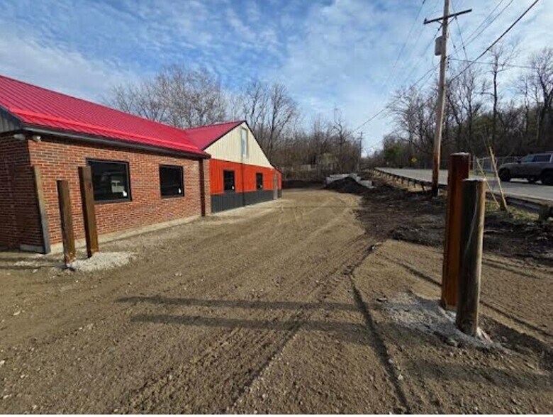 More Photos Of 9620 N Dixie Hwy, Franklin Freestanding For Sale