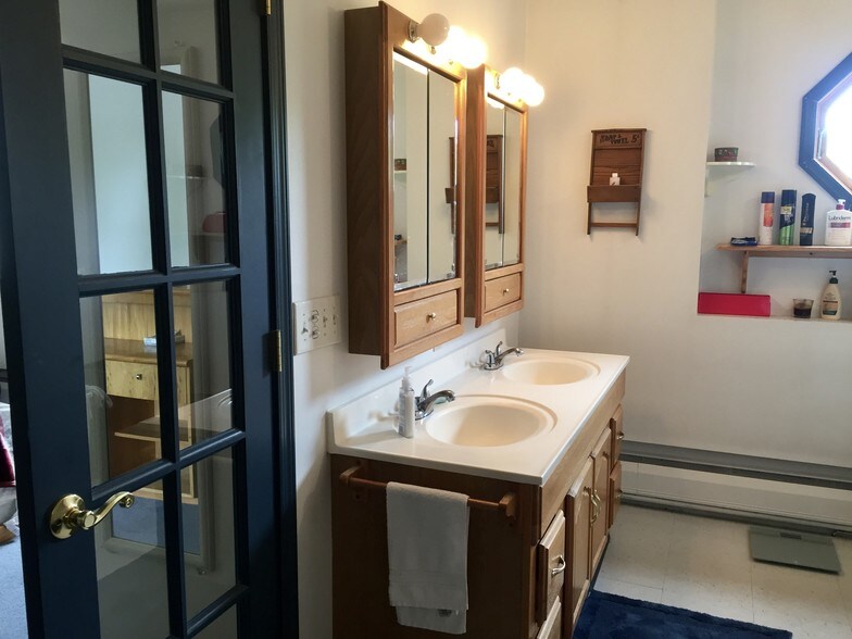 More Photos Of 1426 W River Rd, Waterloo Township Apartments For Lease