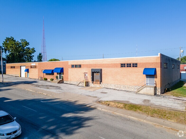 More Photos Of 2718 Holmes St, Kansas City Manufacturing For Lease