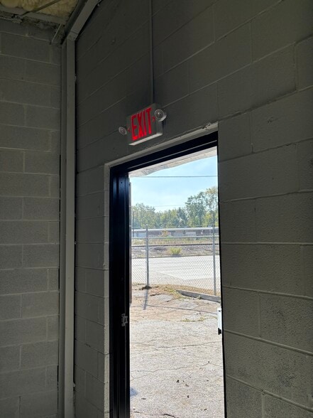 More Photos Of 6251 Griggs Rd, Houston Warehouse For Sale