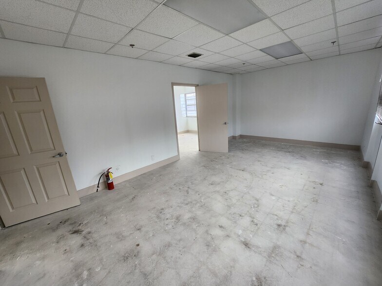 More Photos Of 650 NW 105th St, Miami Warehouse For Lease