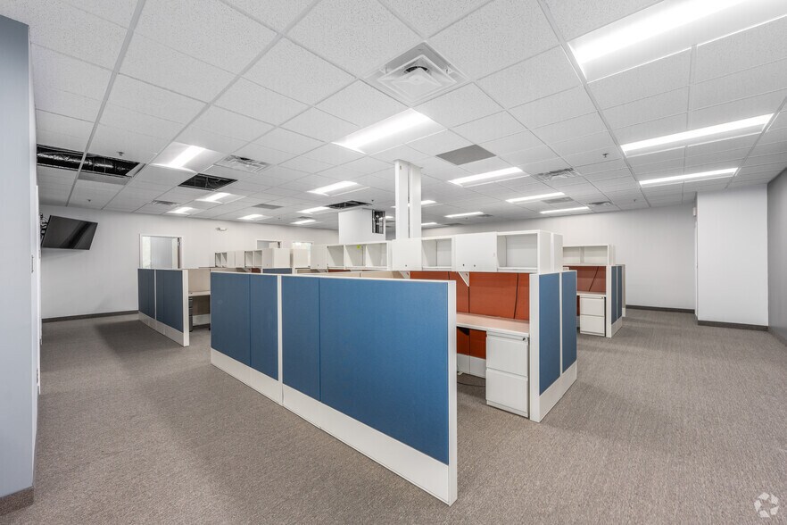 More Photos Of 9920 Franklin Square Dr, Nottingham Medical For Lease