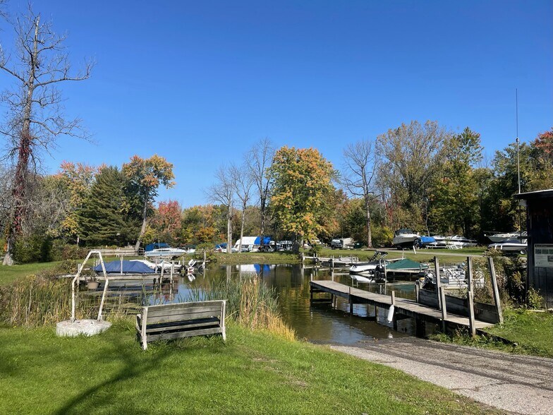 More Photos Of 9503 Hitchcock Point, Bridgeport Marina For Sale