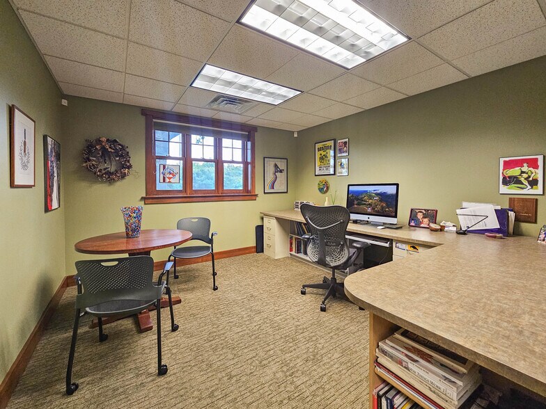 More Photos Of 4502 S 42nd St, Omaha Office For Sale