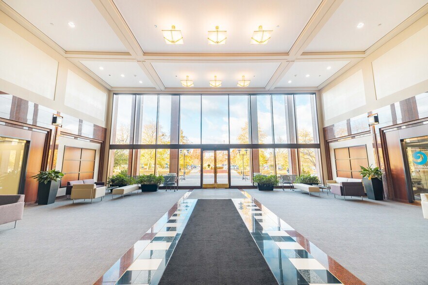 More Photos Of 1301 W Long Lake Rd, Troy Office For Lease