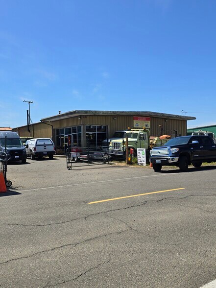 More Photos Of 2121 Commerce St, Aberdeen Industrial For Sale