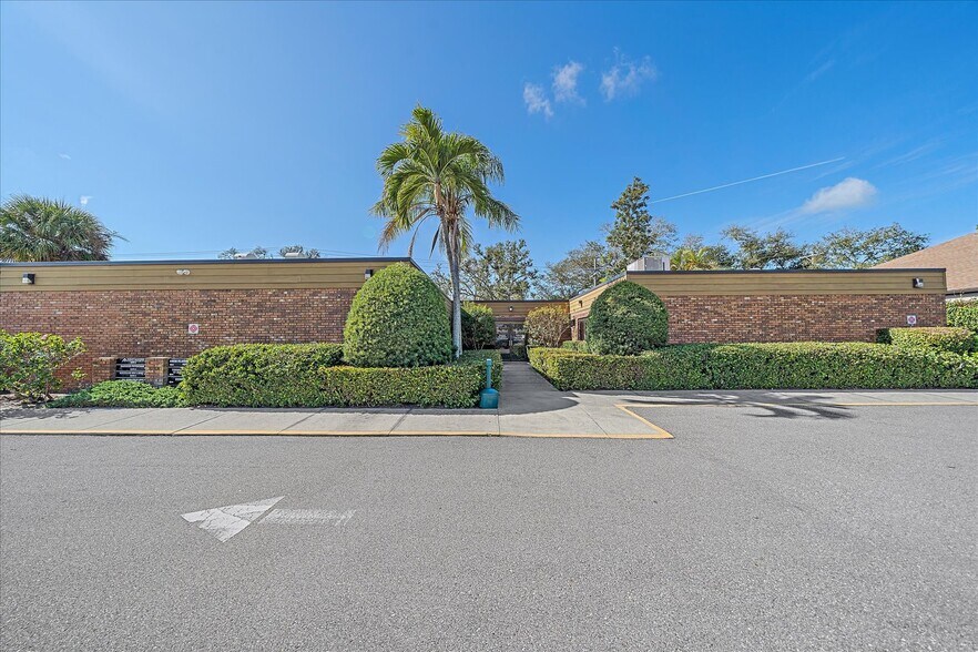More Photos Of 1872 Tamiami Trl S, Venice Office For Sale