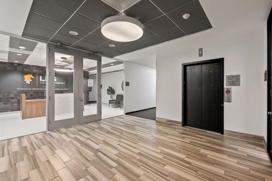 More Photos Of 6300 La Calma Dr, Austin Office For Lease