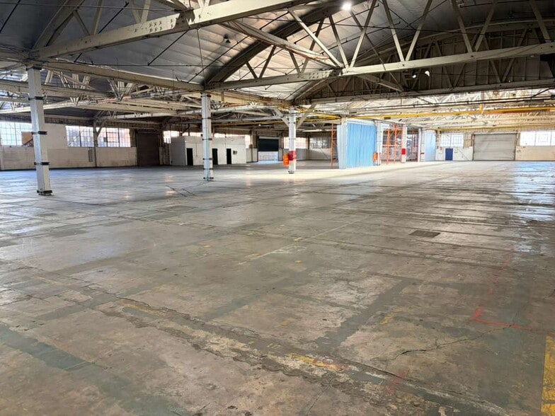 More Photos Of 4724 Boyle Ave, Vernon Warehouse For Lease