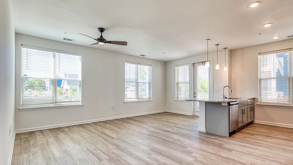 More Photos Of 5401 Commonwealth Centre Pky, Midlothian Apartments For Sale