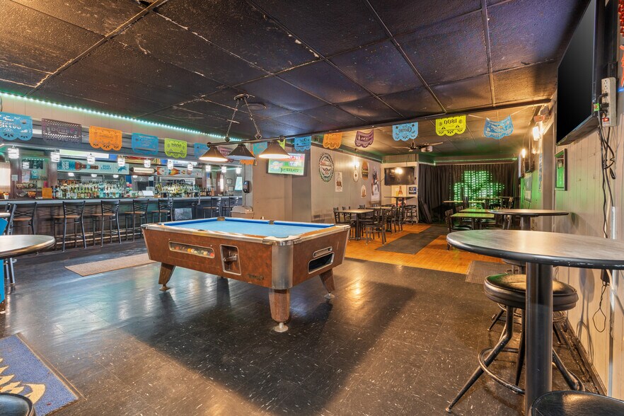 More Photos Of 220 Southfield Rd, Ecorse Storefront Retail Residential For Sale