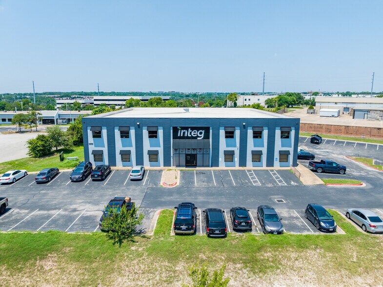 More Photos Of 1606 Headway Cir, Austin Light Manufacturing For Lease