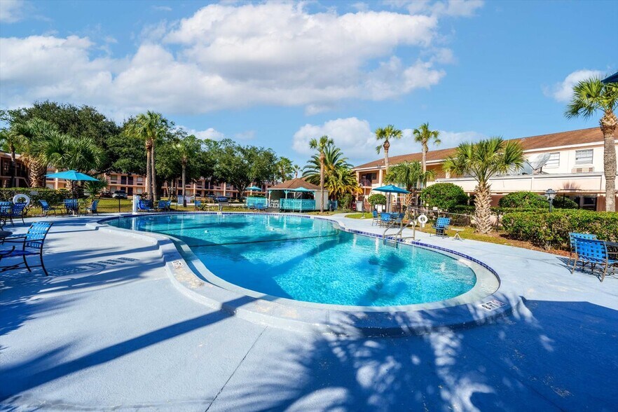 More Photos Of 510 Lane Ave S, Jacksonville Hotel For Sale