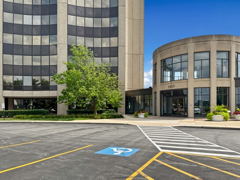 More Photos Of 1415 W 22nd St, Oak Brook Office For Lease