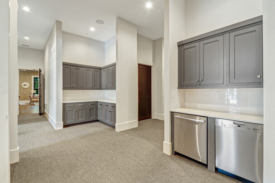 More Photos Of 10 Park Ln, Hilton Head Island Office For Sale