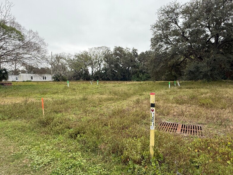 More Photos Of 210 Mango Tree Dr, Edgewater Manufactured Housing Mobile Home Park For Sale