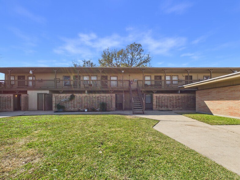 More Photos Of 1349 Jefferson Dr, Port Arthur Apartments For Sale