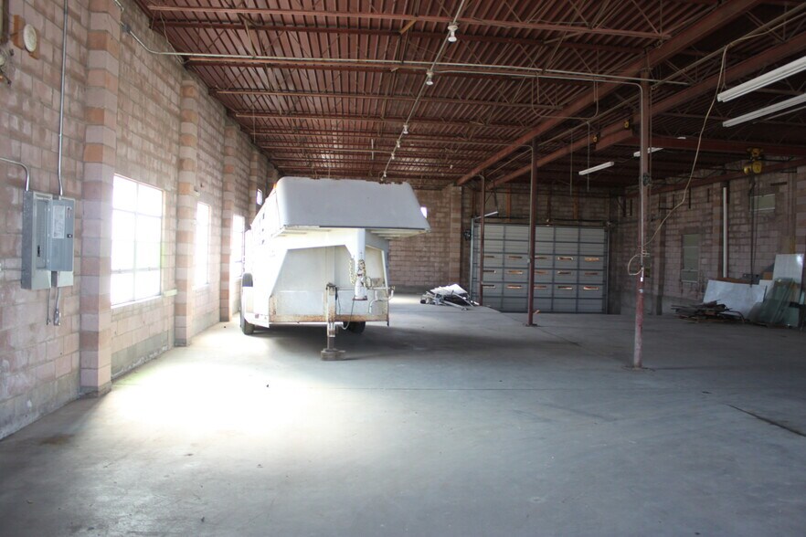 More Photos Of 1220 Mineral Wells Hwy, Weatherford Showroom For Sale