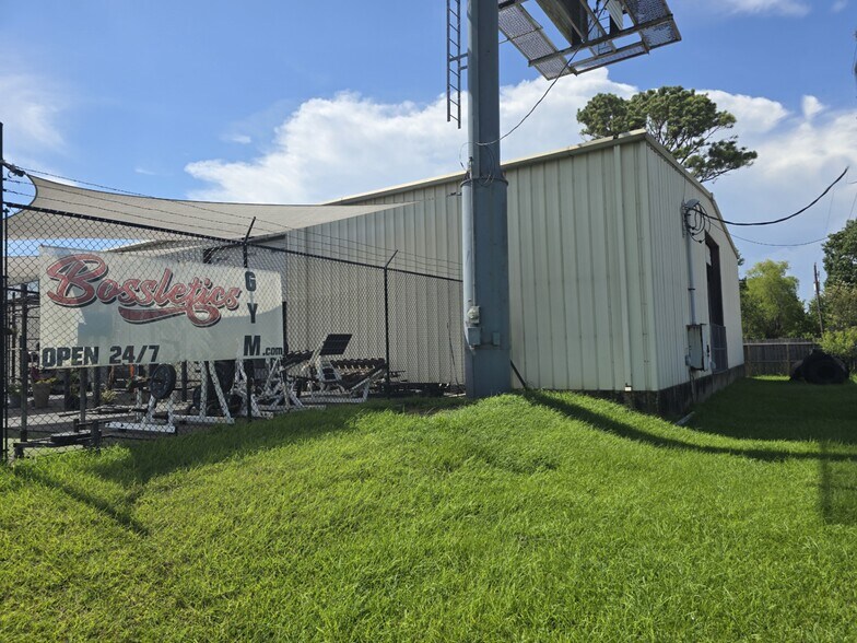 More Photos Of 7915 FM 517 Rd W, Dickinson Warehouse For Sale