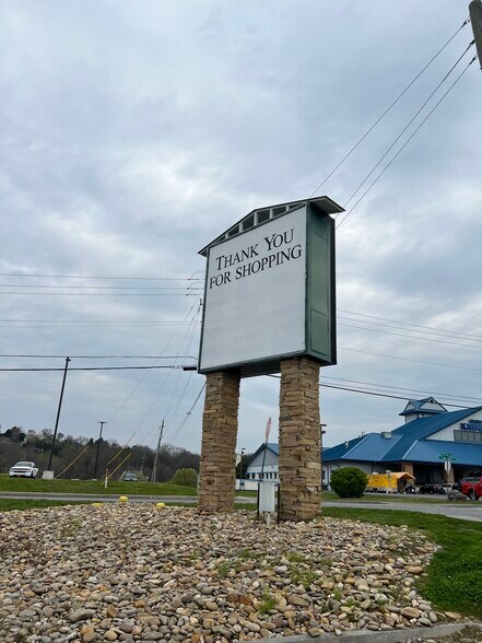 More Photos Of 2270 Two Rivers Blvd, Sevierville General Retail For Sale