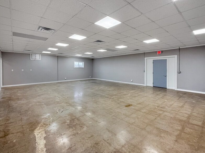 More Photos Of 3940 Dixon St, Des Moines Service For Lease