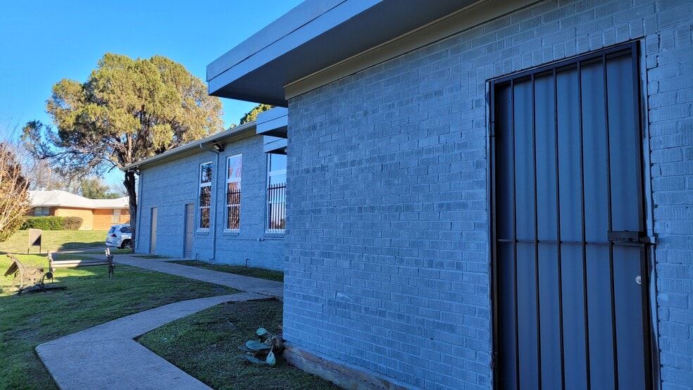 More Photos Of 2945 Sunnyvale St, Dallas Religious Facility For Sale