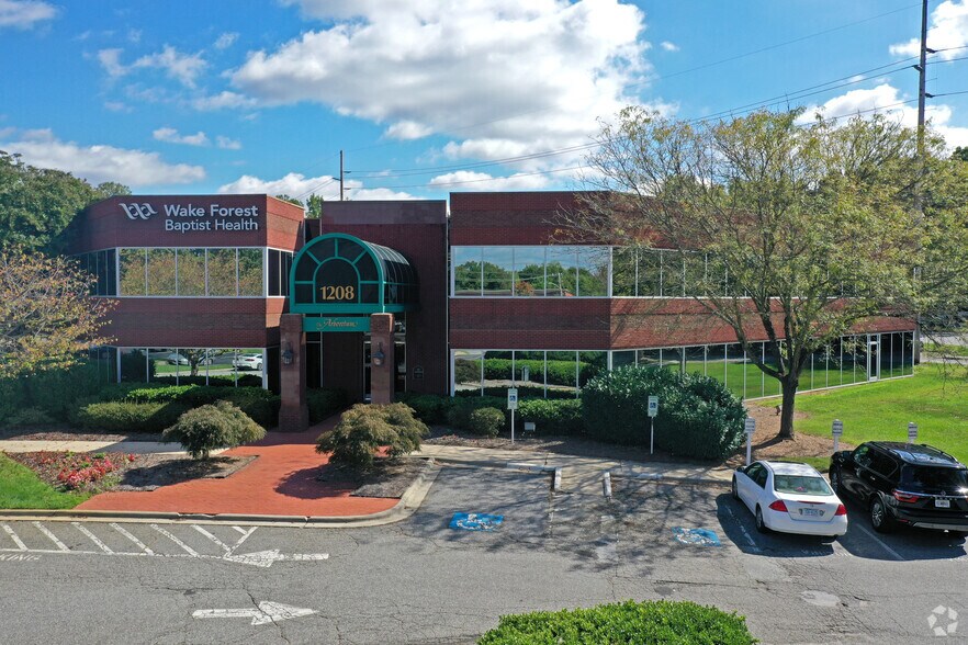 More Photos Of 1208 Eastchester Dr, High Point Office For Sale
