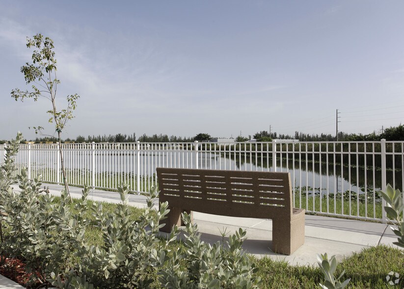 More Photos Of 13115 W Okeechobee Rd, Hialeah Storefront Retail Office For Lease