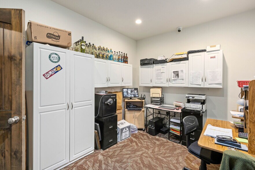 More Photos Of 5100-N Star Blvd, Great Falls Storefront Retail Office For Sale