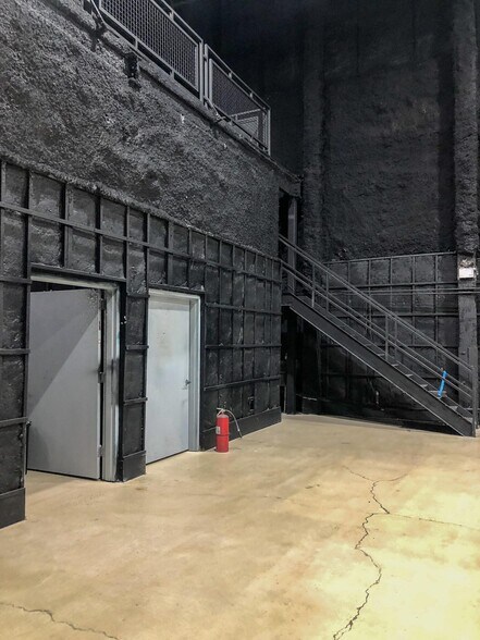 More Photos Of 58-73 West St, Brooklyn Warehouse For Lease