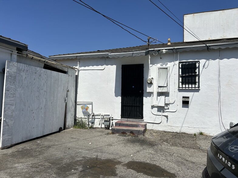 More Photos Of 8858 Flower St, Bellflower Freestanding For Lease