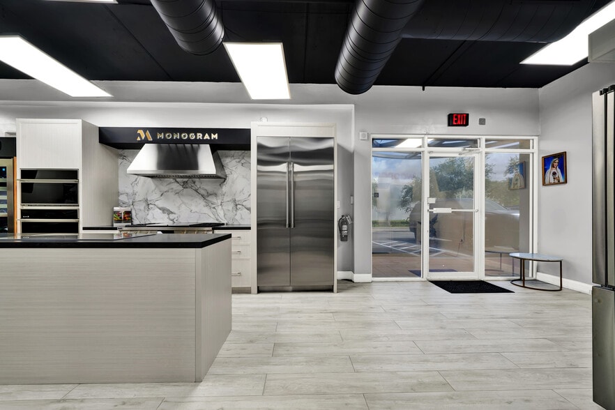 More Photos Of 7770 NW 46th St, Doral Warehouse For Lease