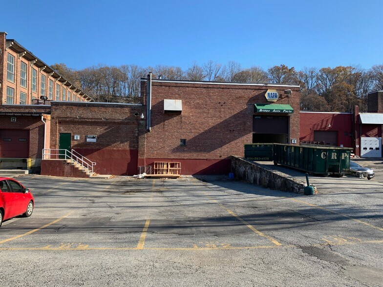 More Photos Of 3199 Albany Post Rd, Buchanan Warehouse For Lease