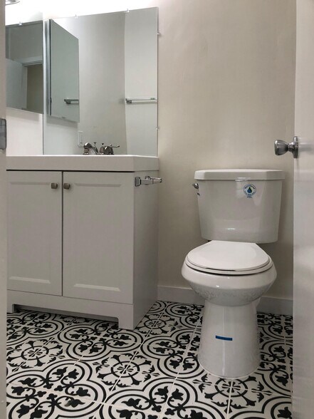 More Photos Of 1518 10th St, Santa Monica Apartments For Sale