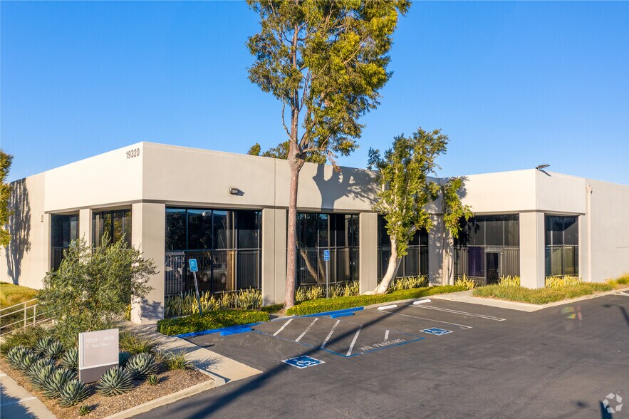 More Photos Of 2150-2160 W 190th St, Torrance Unknown For Lease