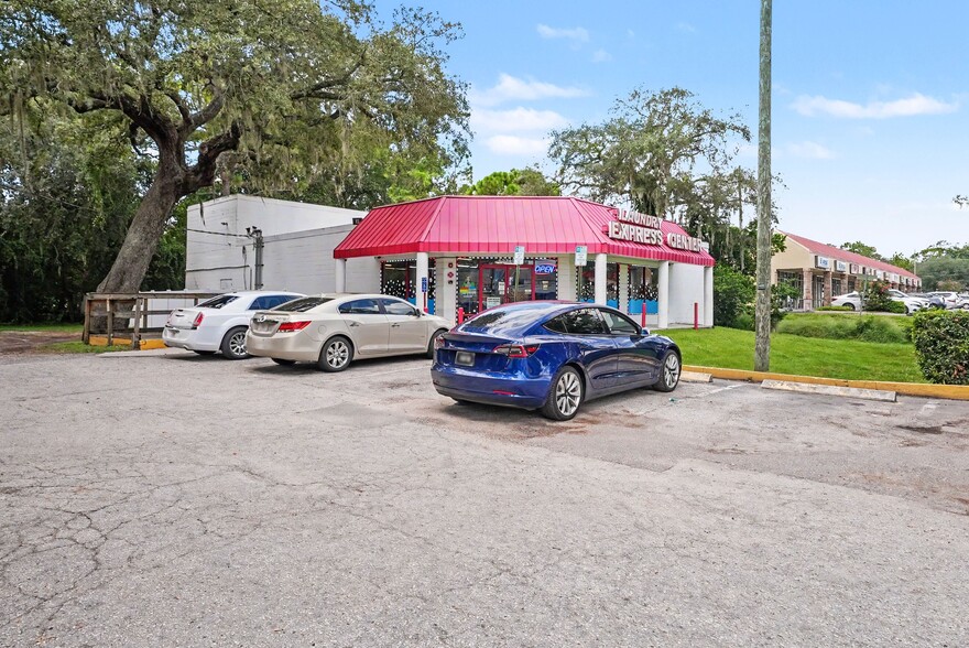 More Photos Of 12712 56th St N, Temple Terrace Freestanding For Sale