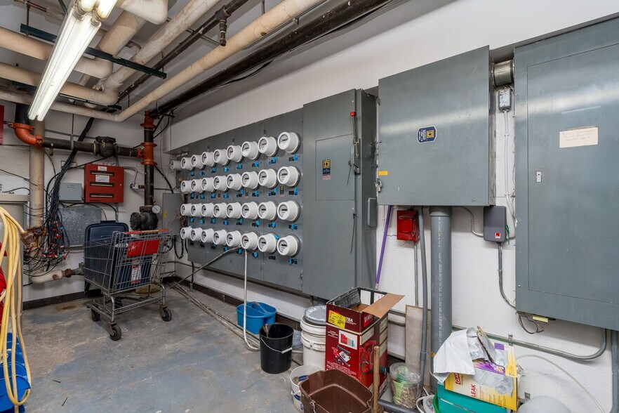 More Photos Of 3200 Maple Ave, Slayton Apartments For Sale