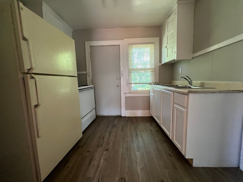 More Photos Of 12048 Meyers Rd, Detroit Multifamily For Sale