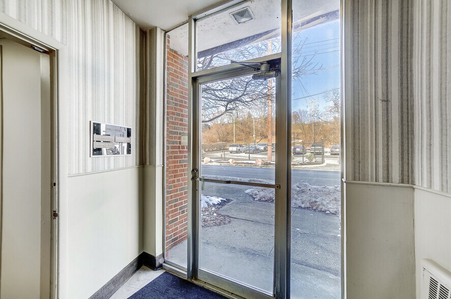 More Photos Of 3925-3927 Brotherton Rd, Cincinnati Office For Sale