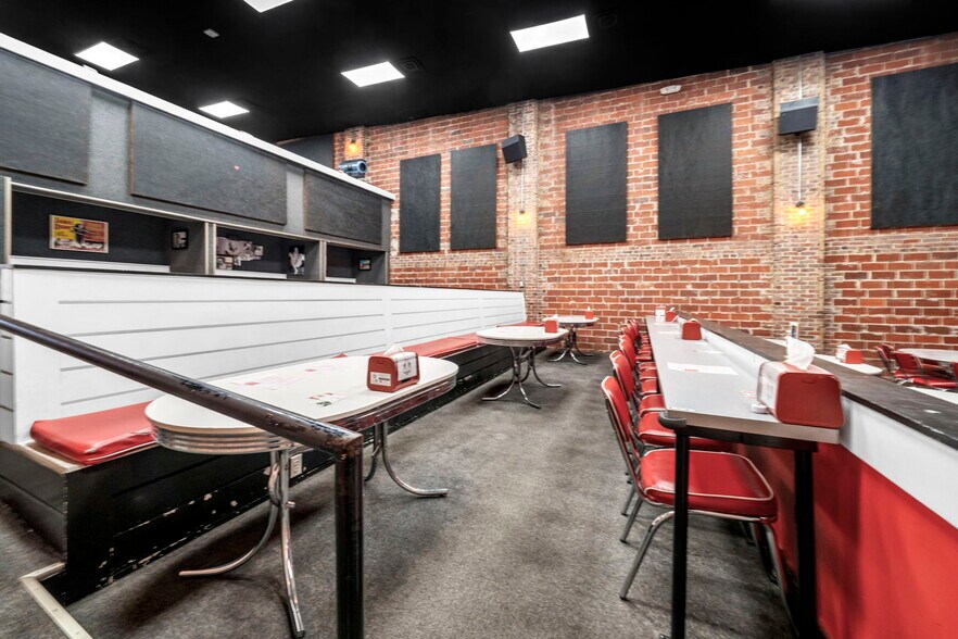 More Photos Of 174 Miracle Strip Pky SE, Fort Walton Beach Storefront For Lease