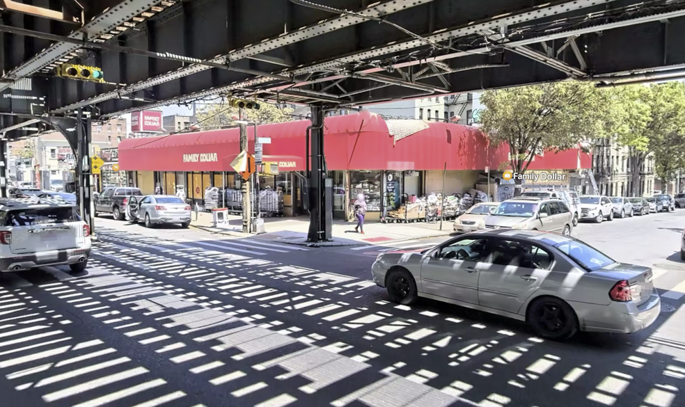 Primary Photo Of 3560 Jerome Ave, Bronx Supermarket For Lease