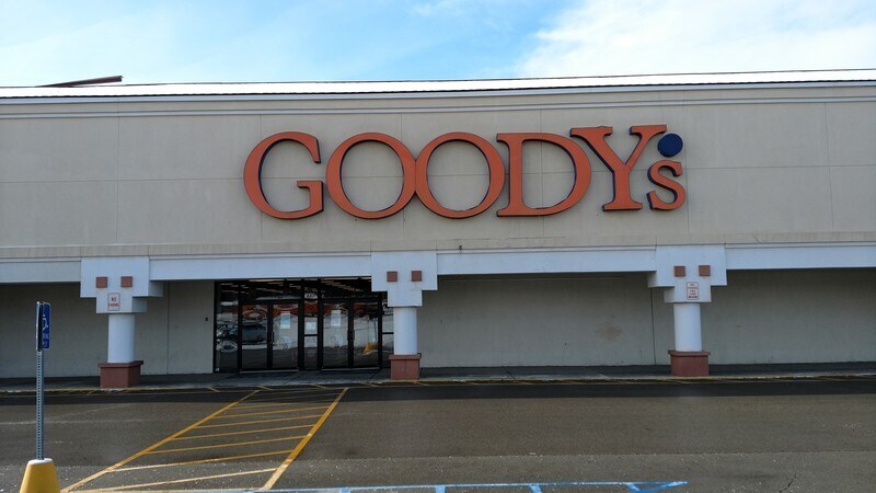 More Photos Of 427-525 S Memorial Dr, New Castle General Retail For Sale