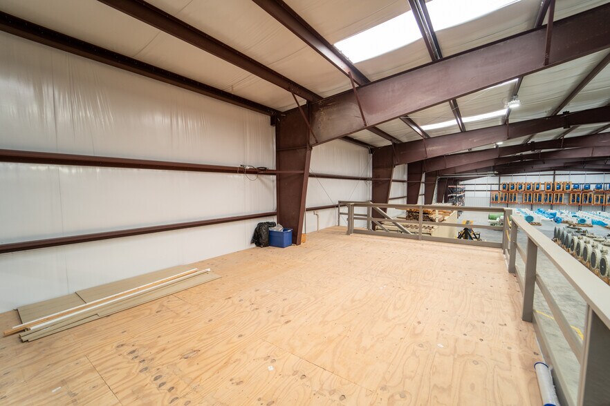 More Photos Of 236 Industrial Park Dr, Victoria Warehouse For Lease