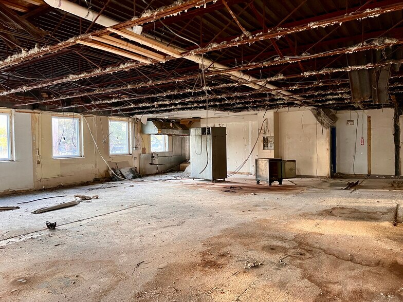 More Photos Of 700 Cedar Ave, Pittsburgh Storefront For Lease