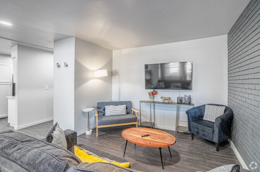 More Photos Of 516 NW 8th St, Oklahoma City Apartments For Sale