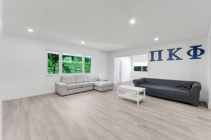 More Photos Of 4801 University Dr, Coral Gables Apartments For Sale