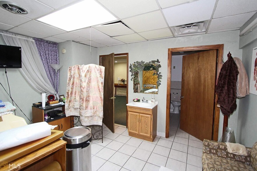 More Photos Of 2760 Pleasantwood Dr, Decatur Religious Facility For Lease